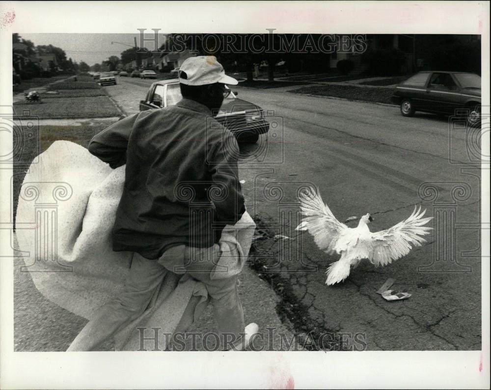 1991 Press Photo Andre Howard Driver  Michigan Humane - Historic Images