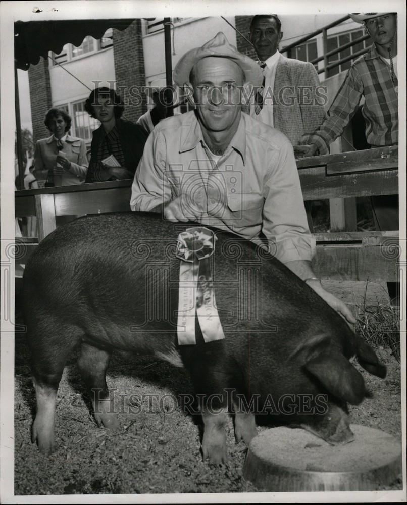 1958 Press Photo Norman Allen Michigan State Fair Hog - Historic Images