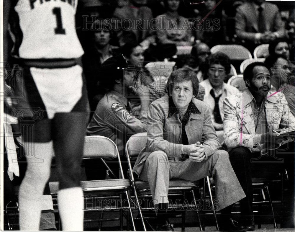 1977 Press Photo Herb Brown Detroit Pistons head coach - Historic Images