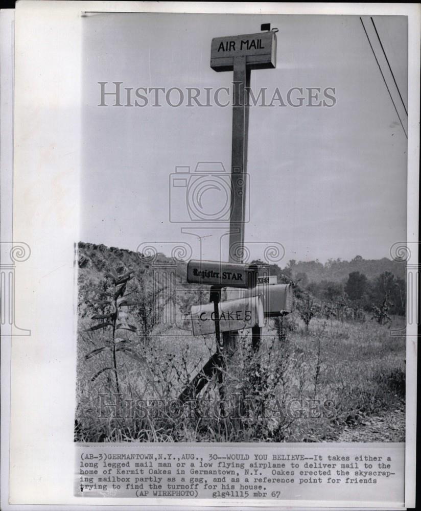 1967 Press Photo Skyscraping Mailbox Germantown N.Y. - Historic Images