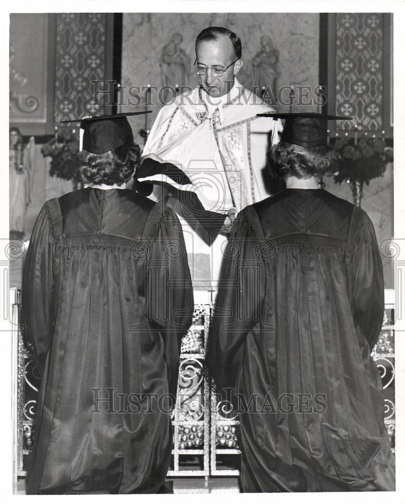 1951 Press Photo Mercy College - Historic Images