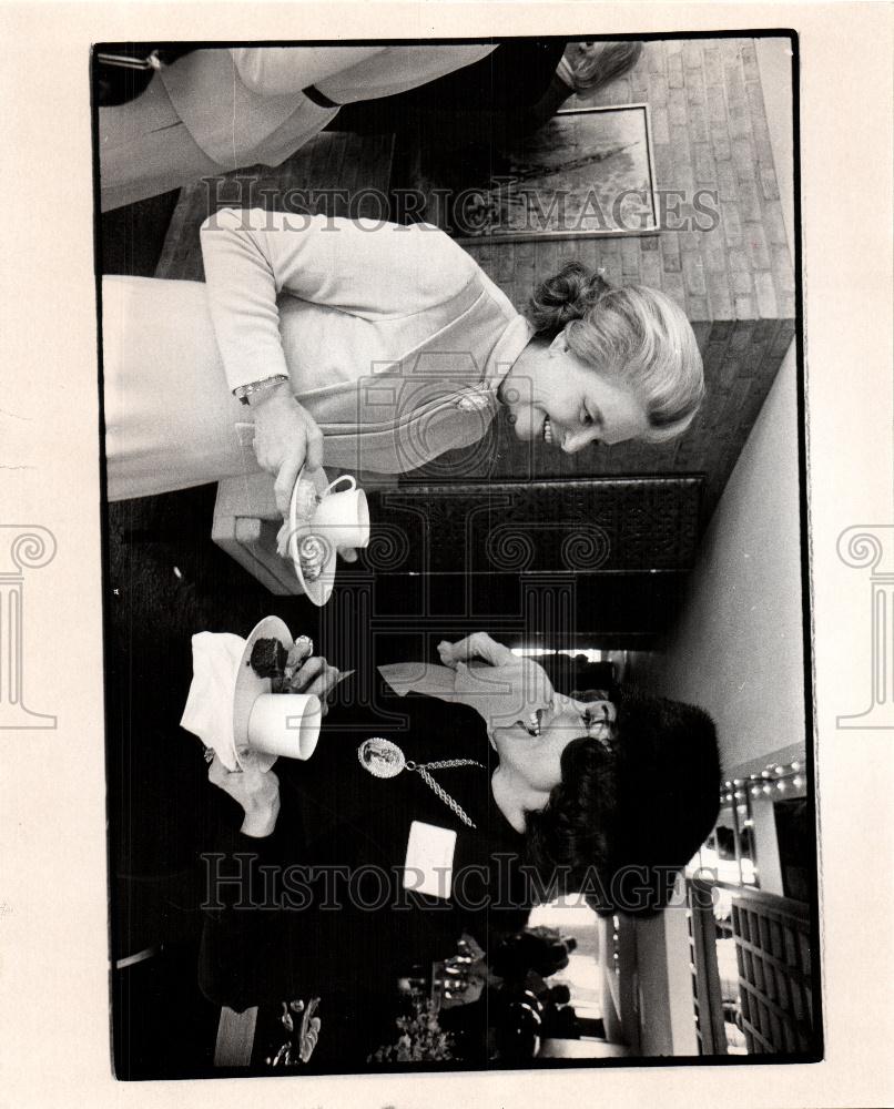 1972 Press Photo Ruth Townsend Lynn Townsend - Historic Images