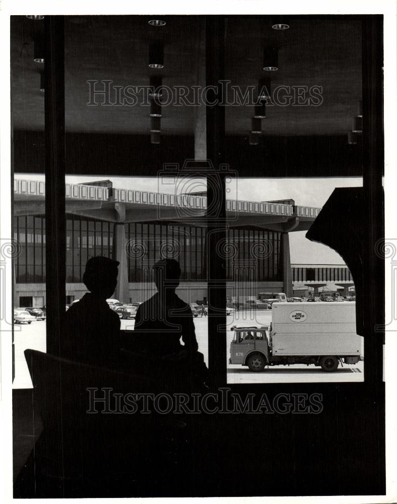 Press Photo Metropolitan Airport - Historic Images