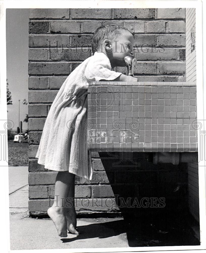 1961 Press Photo David Meers short. fountain - Historic Images