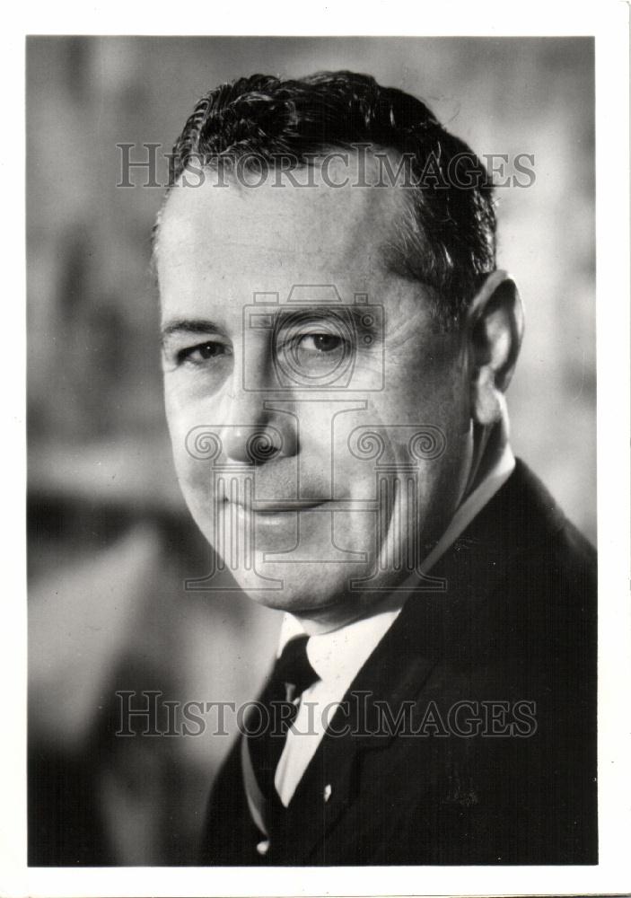 1967 Press Photo Lynn Townsend Chairman Chrysler auto - Historic Images