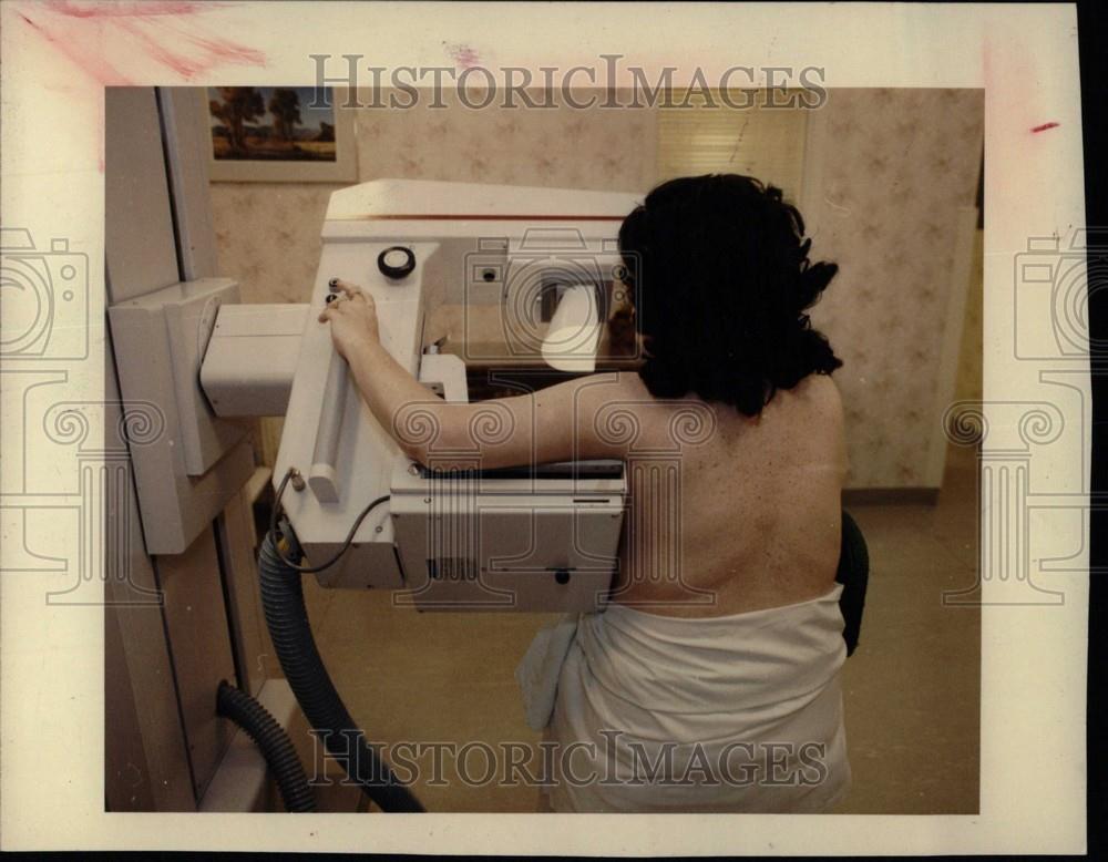 1993 Press Photo Mammography Breast Cancer Bones - Historic Images