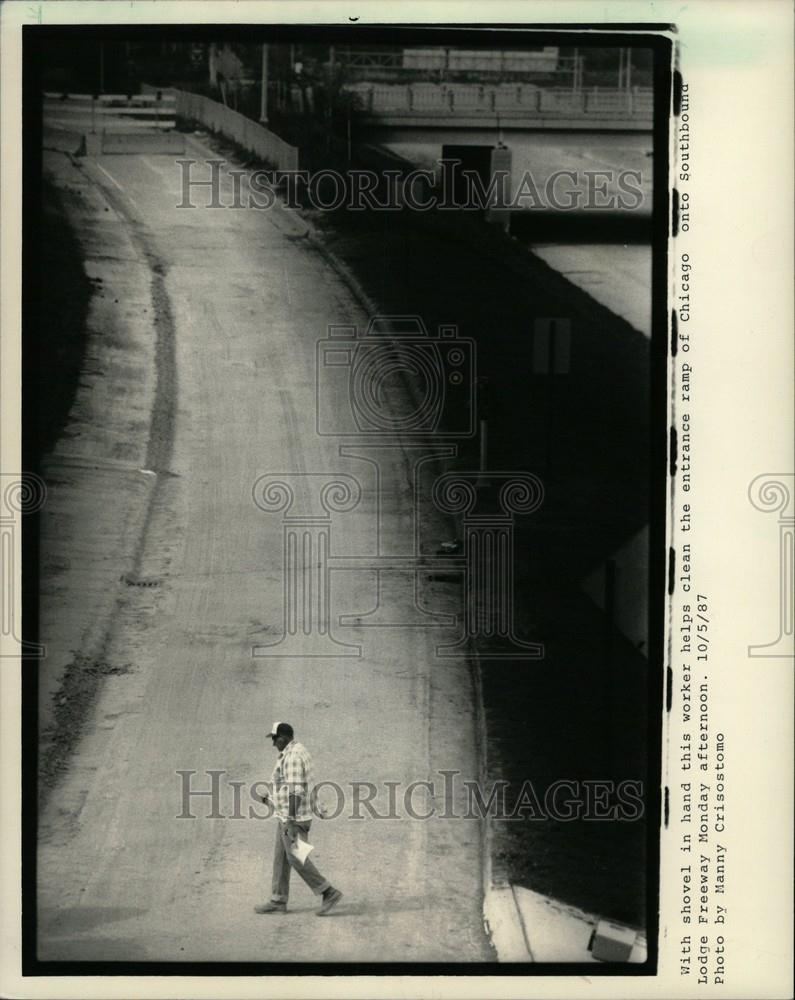 1987 Press Photo Lodge Freeway Detroit Michigan Worker - Historic Images