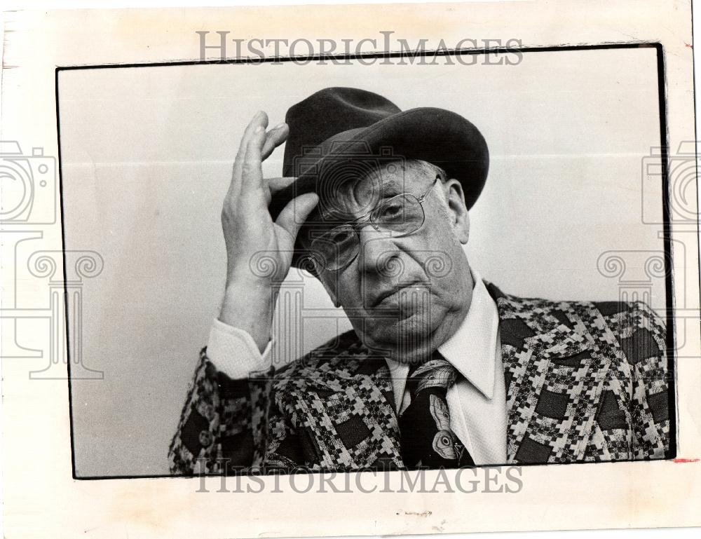 1974 Press Photo Louis Bradlin The Hatter - Historic Images