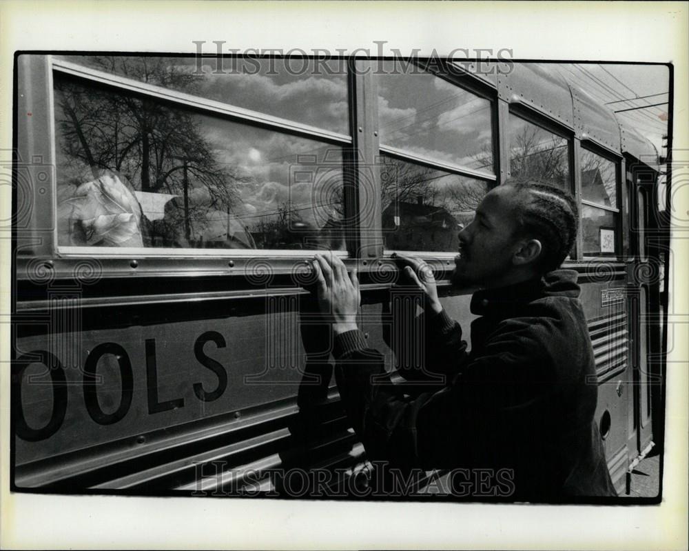 1985 Press Photo Hall Rekisha Face Sherrard School Bus - Historic Images