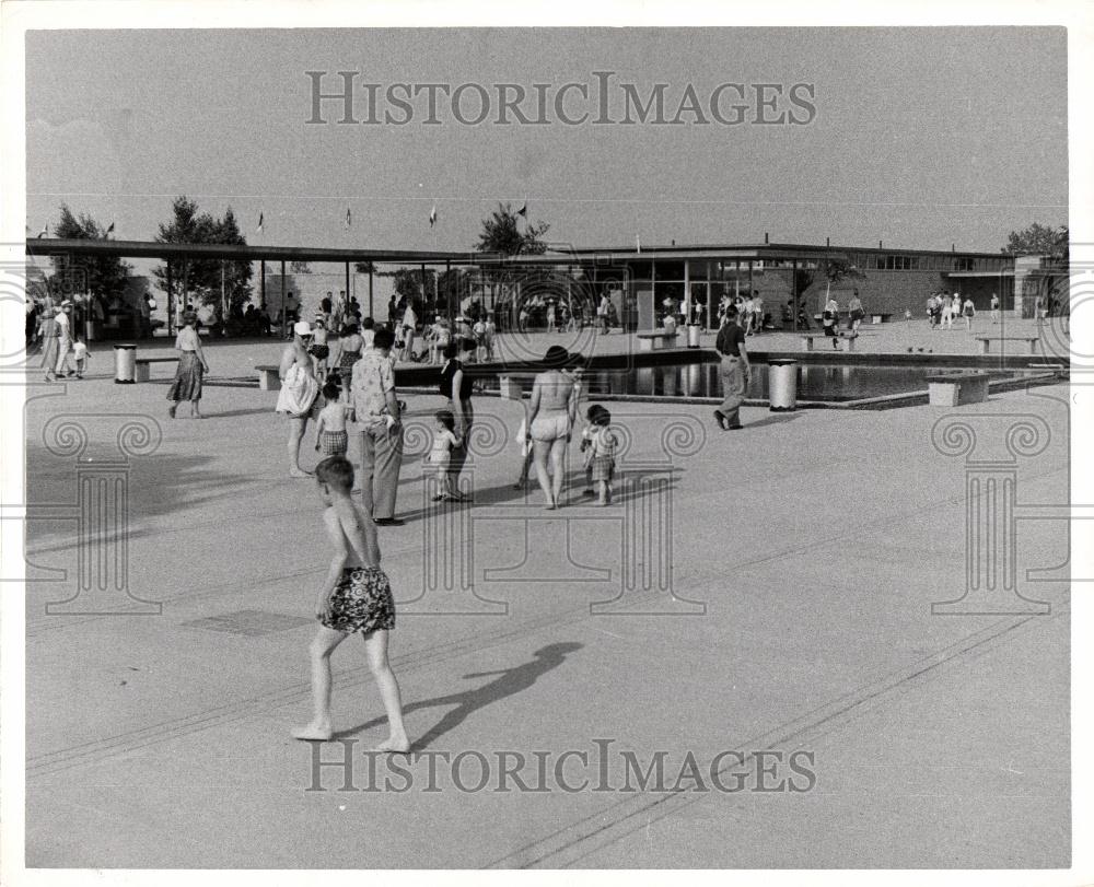 1955 Press Photo bath house Metropolitan Beach - Historic Images