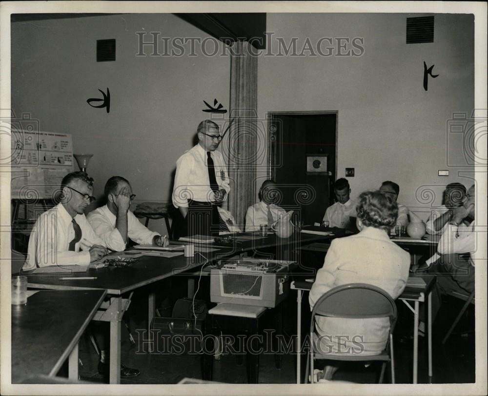 1955 Press Photo Mt Pleasant, James Coates, speaking - Historic Images