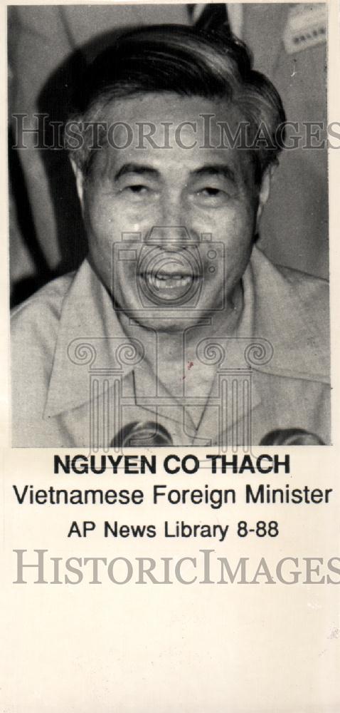 1988 Press Photo Nguyen Co Thach Vietnamese Foreign MS - Historic Images