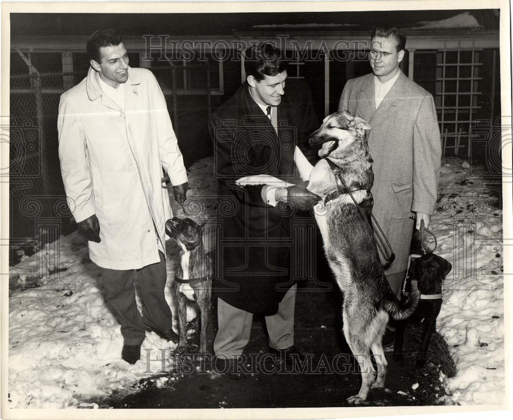 Press Photo Tripucka Hekkers Simmons leader dogs - Historic Images