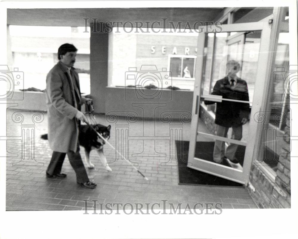 1985 Press Photo Leader Dogs for the Blind a guide dog - Historic Images