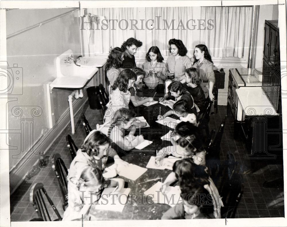 1944 Press Photo Weinman School Girls Cooking - Historic Images