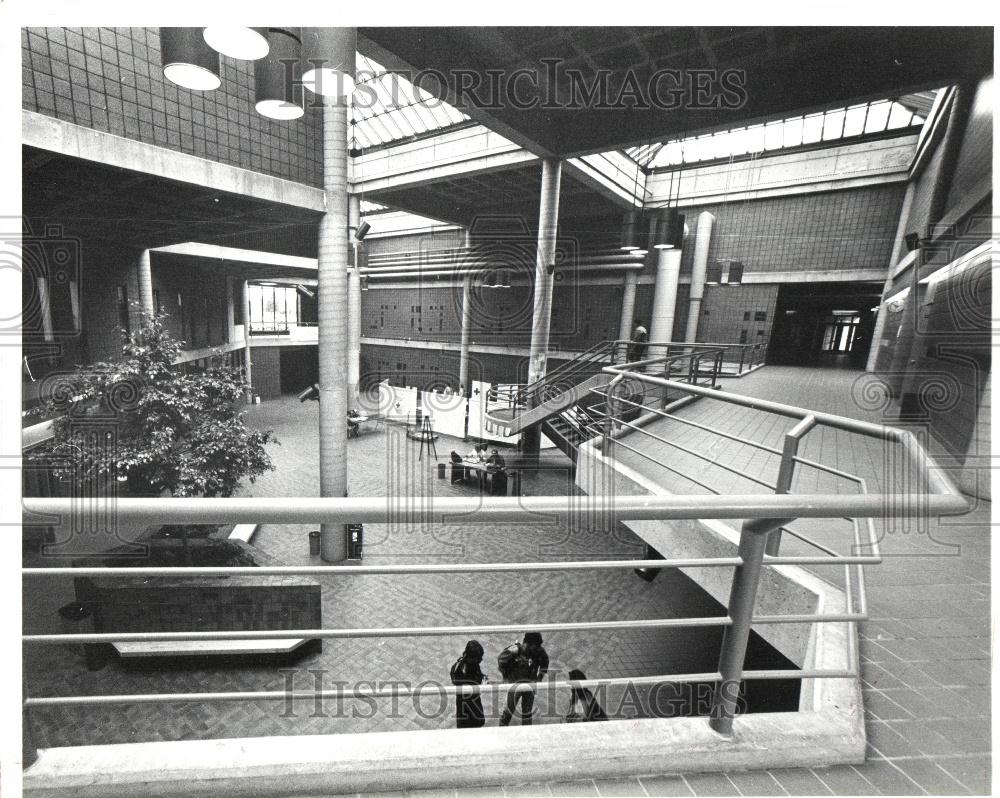 1986 Press Photo Lawrence Institute of Technology - Historic Images