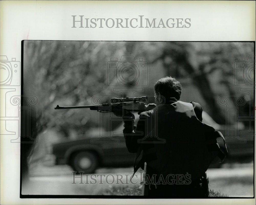 1985 Press Photo Elementary School Student Hostage - Historic Images