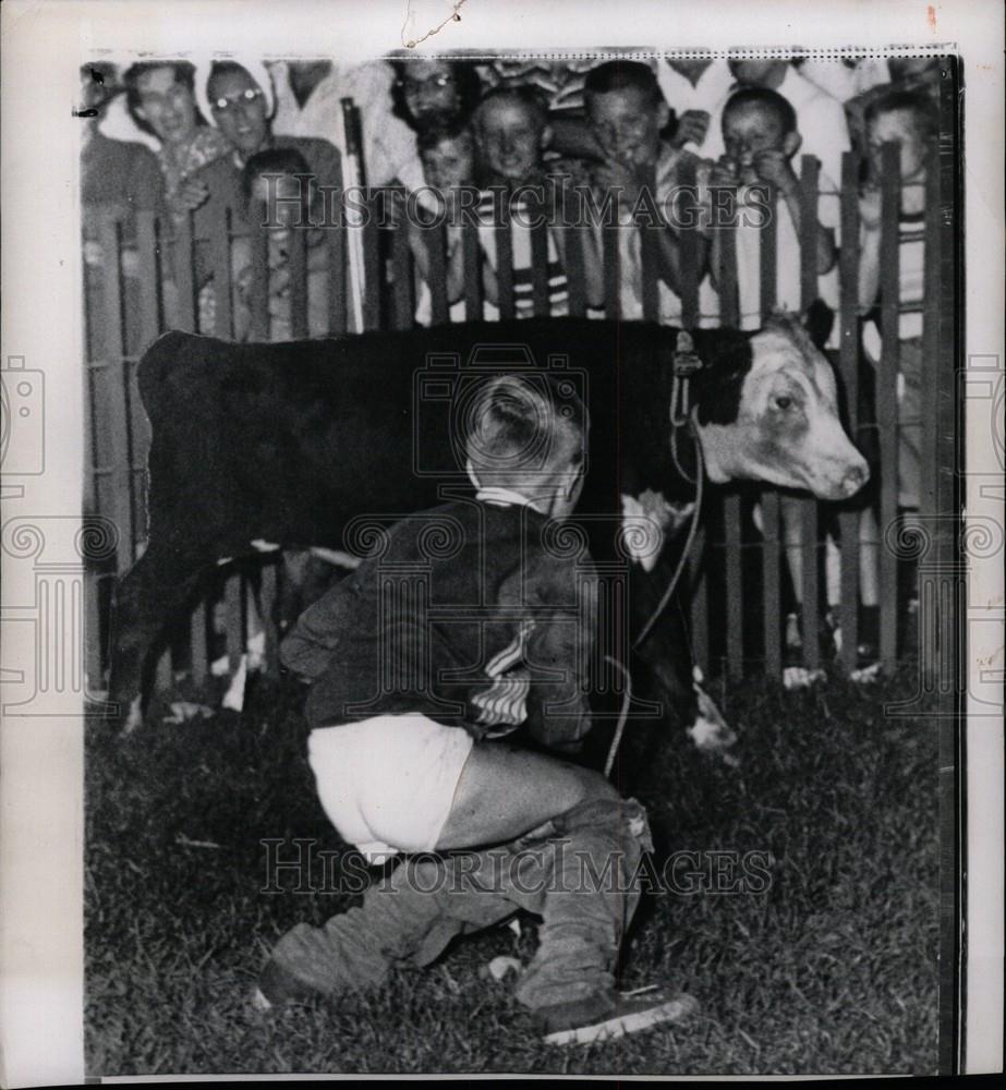 1959 Press Photo Bob Aunaugher Calf Catch Ithaca Fair - Historic Images