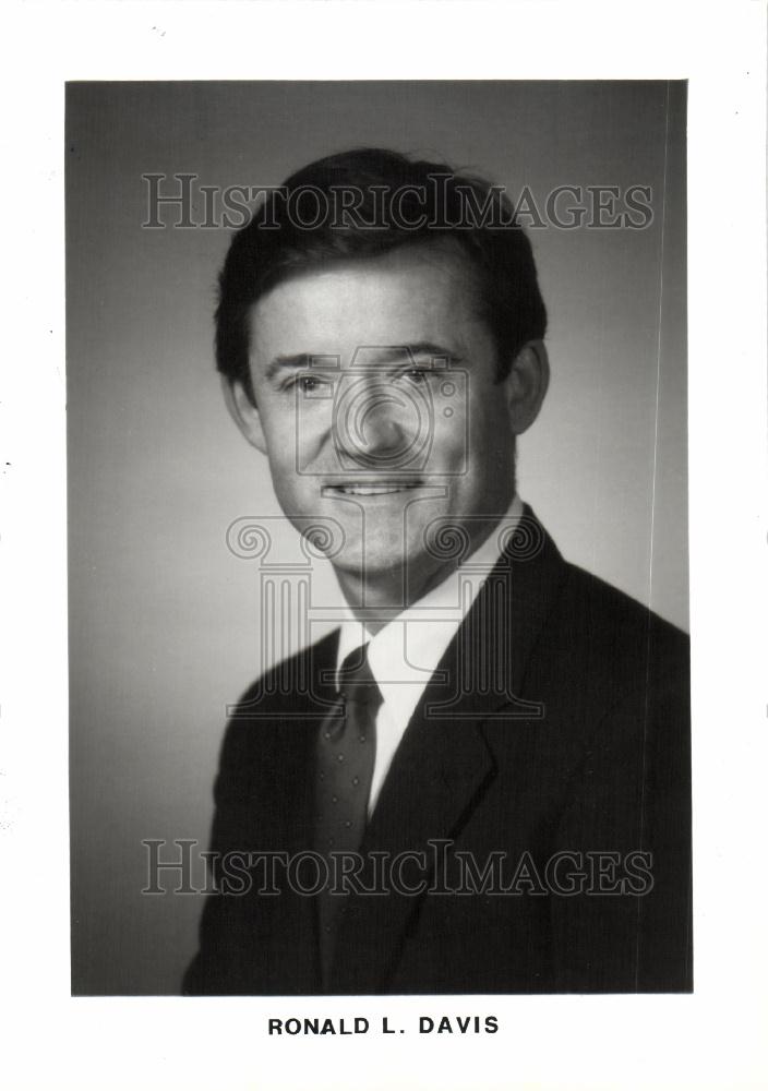 1992 Press Photo Ronald L. Davis Director - Historic Images