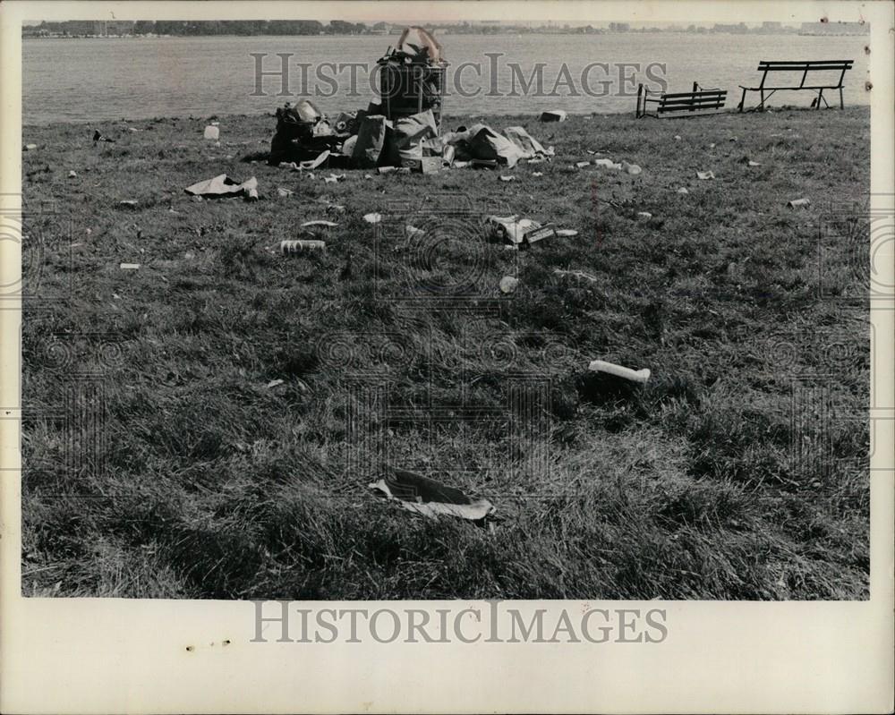 1976 Press Photo GARBAGE Columnia River Gorge - Historic Images