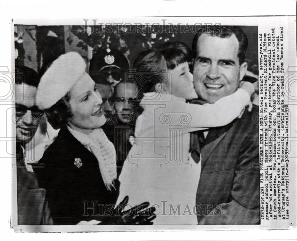 1958 Press Photo Estela Bernart Richard M.Nixon - Historic Images