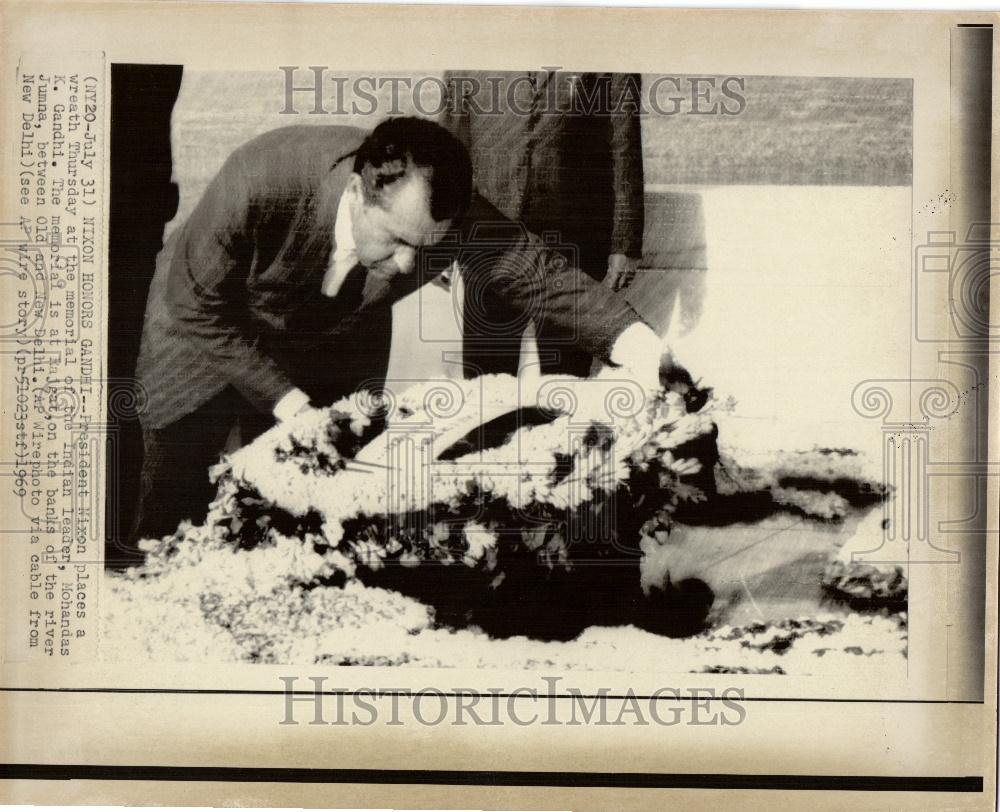 1969 Press Photo Richard Nixon Mohandas Gandhi memorial - Historic Images