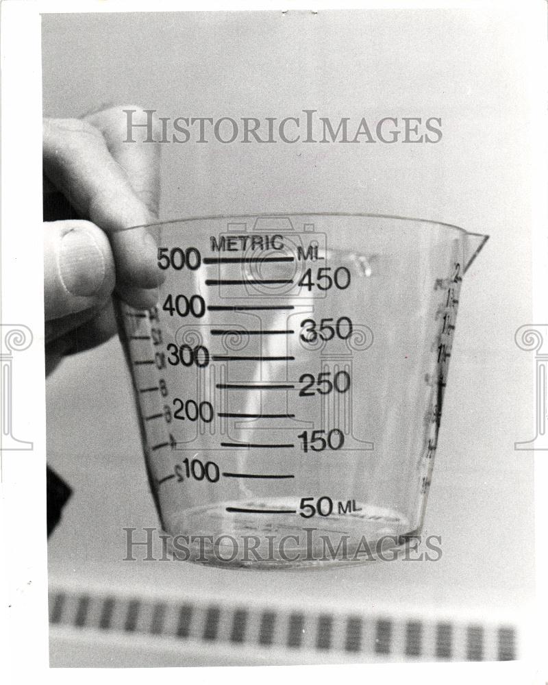 1976 Press Photo metric measurements - Historic Images