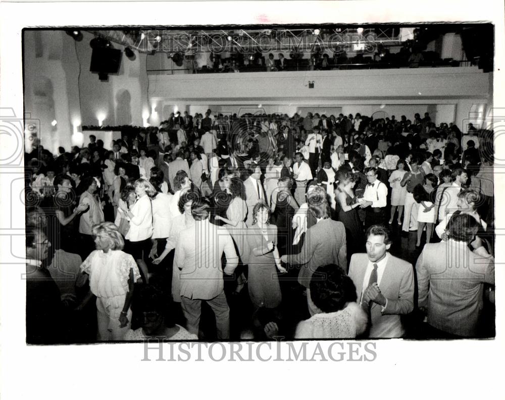 1984 Press Photo Menage disco potiac - Historic Images