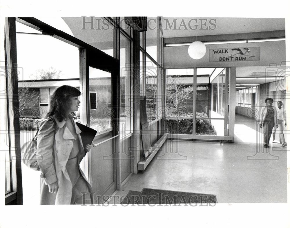 1990 Press Photo Susan Brown Taft Middle School - Historic Images