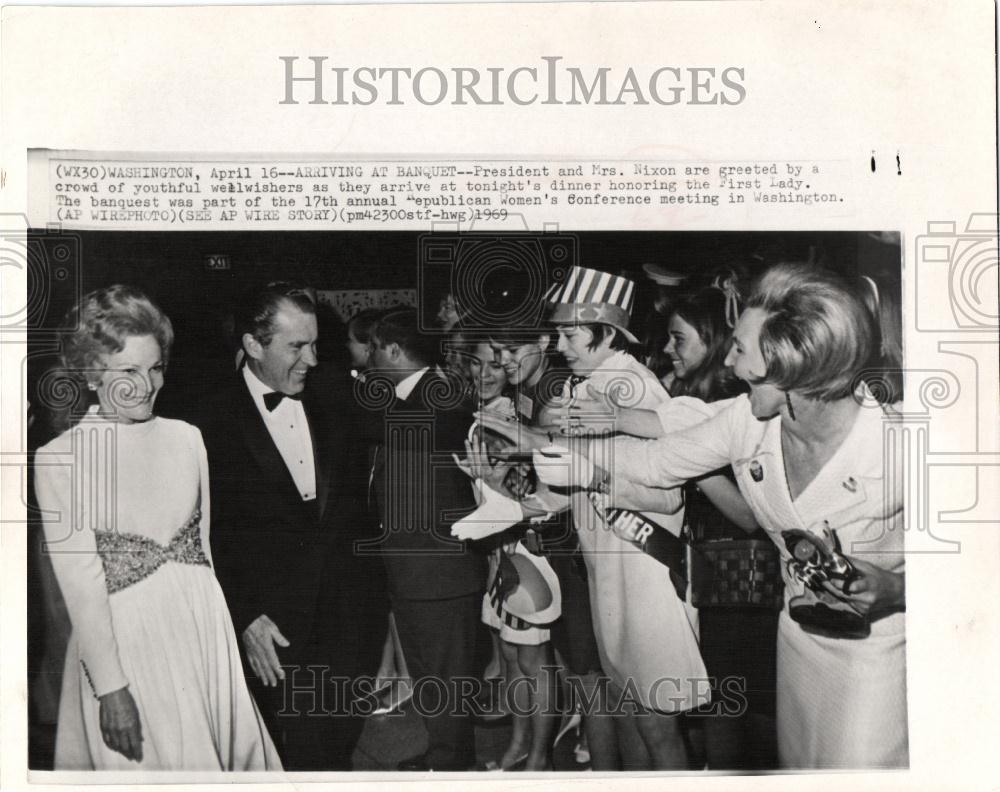 1969 Press Photo Richard M. Nixon wife Pat First Lady - Historic Images