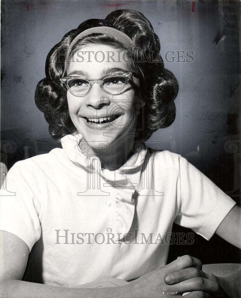 1965 Press Photo Freda Kwiek St James School - Historic Images