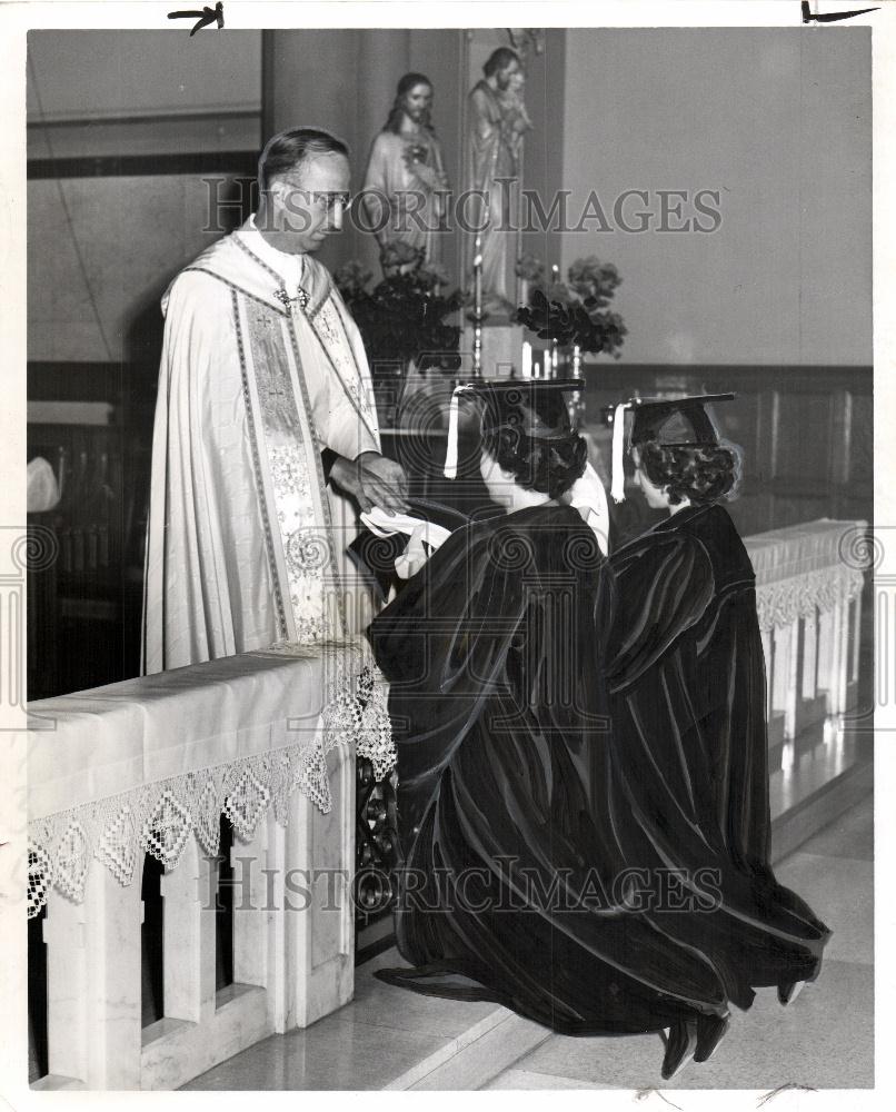 1951 Press Photo Arthur Reckinger Mercy College - Historic Images