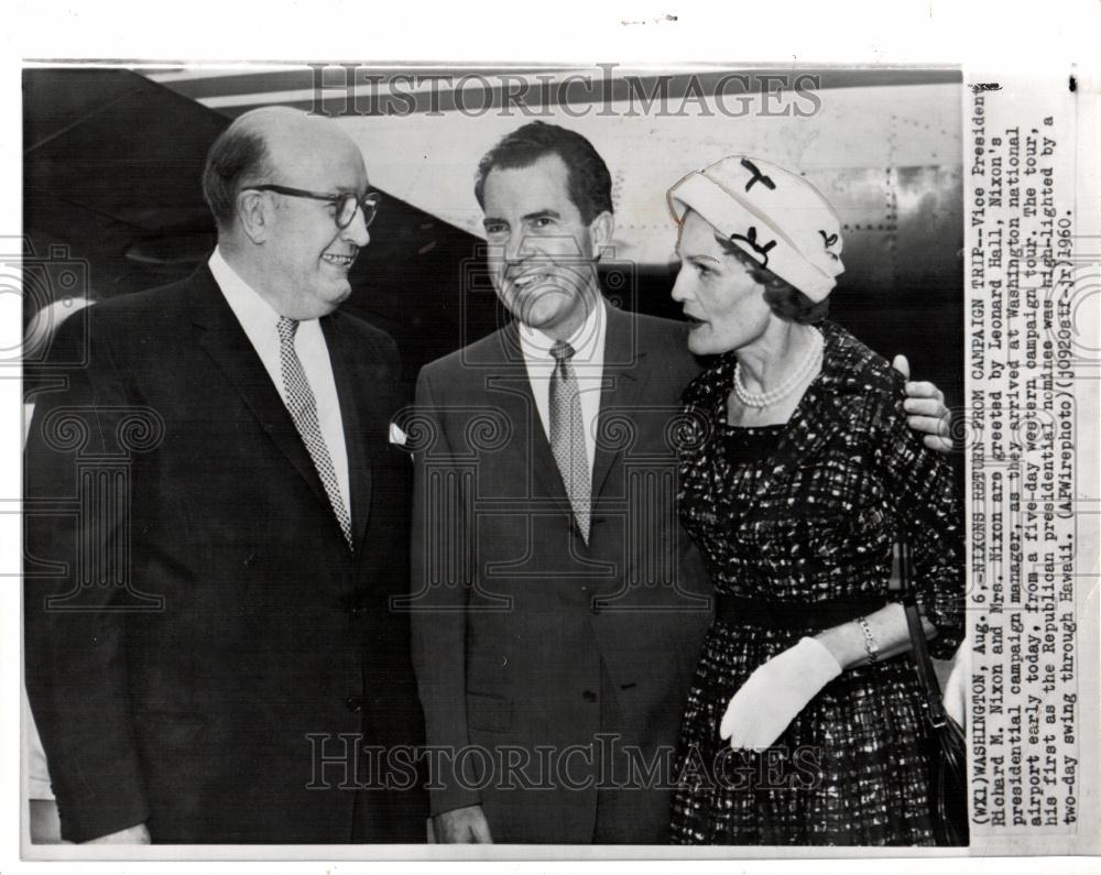 1960 Press Photo Pres Nixon wife return campaign tour - Historic Images