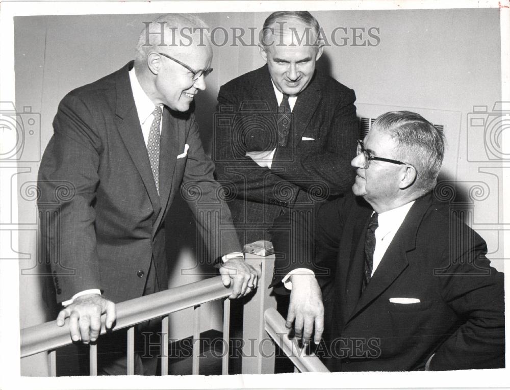 1958 Press Photo Bishop Reed chats with alumni. - Historic Images