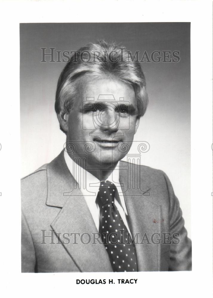 1982 Press Photo Douglas H. Tracy General Motors - Historic Images