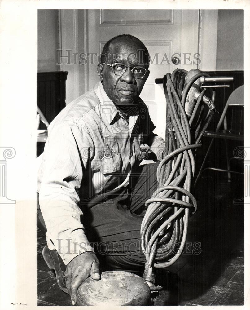 1961 Press Photo Oliver Powell Supervisor YMCA Baptist - Historic Images