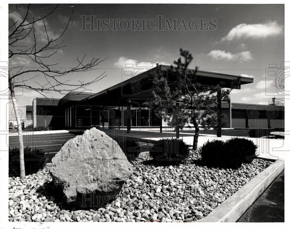 1969 Press Photo Mercury Paint front entrance - Historic Images