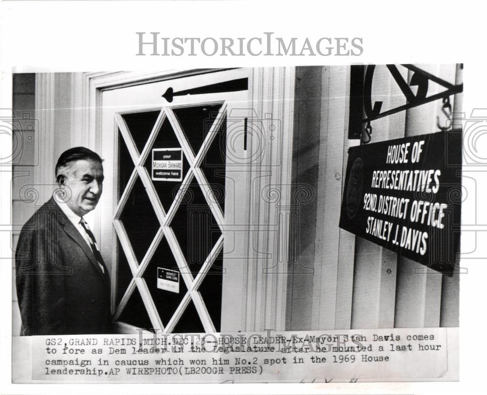 1968 Press Photo Ex-Mayor Stan Davis No.2 spot - Historic Images