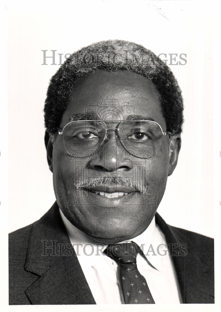 1989 Press Photo Dr. Ronald J. Temple President WCCC - Historic Images