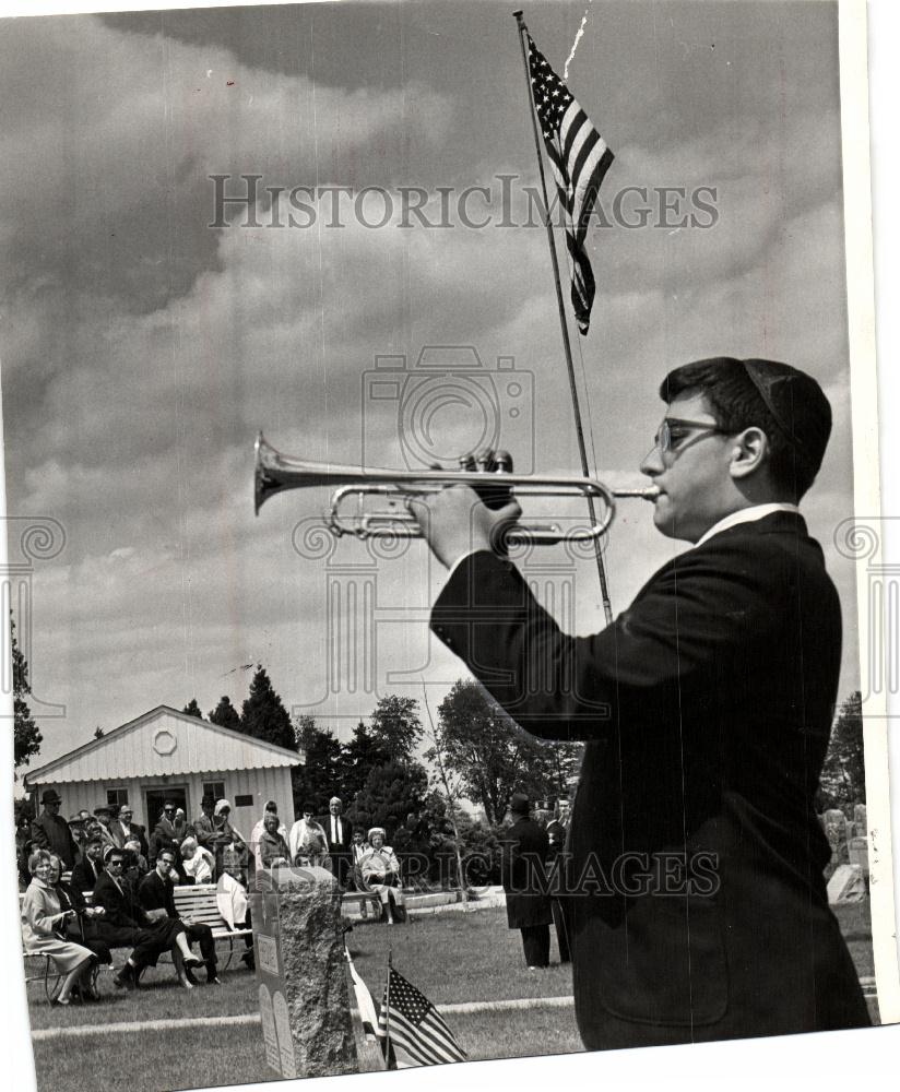 1966 Press Photo Larry NenzinLarr France composer music - Historic Images