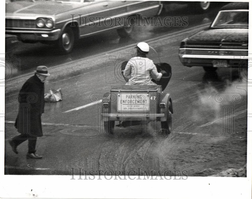 1967 Press Photo Meter Maid Parking Enforcement - Historic Images