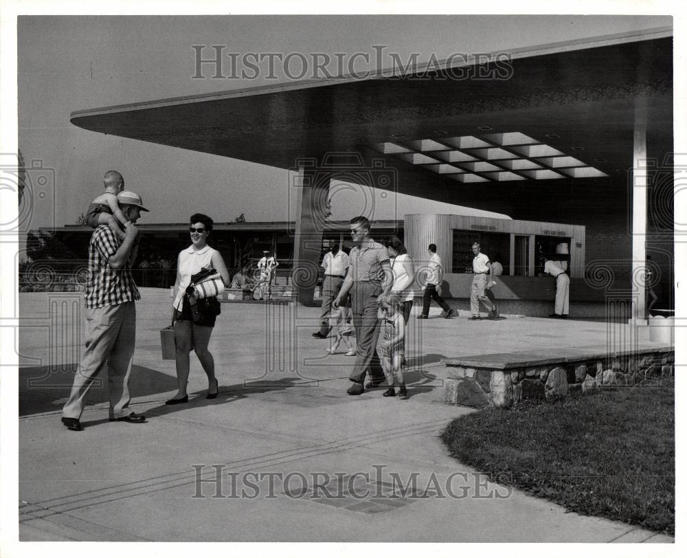 1955 Press Photo Metropolitan Beach - Historic Images