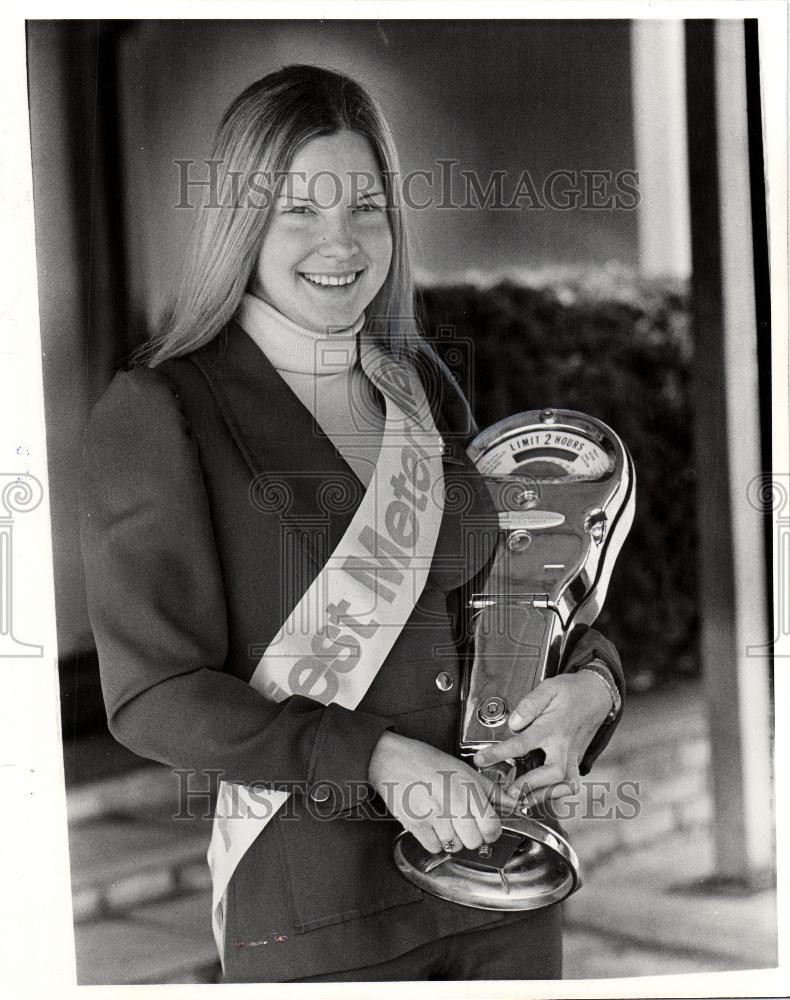 1975 Press Photo Prettiest meter maid Michelle Sobeck - Historic Images