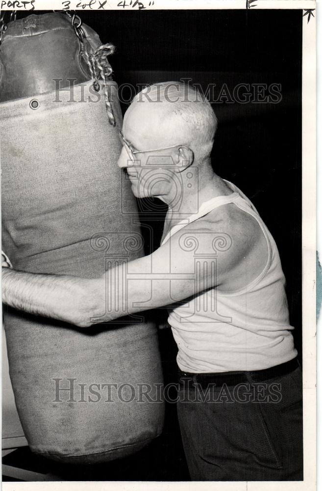 1953 Press Photo Art Tracy Coach - Historic Images