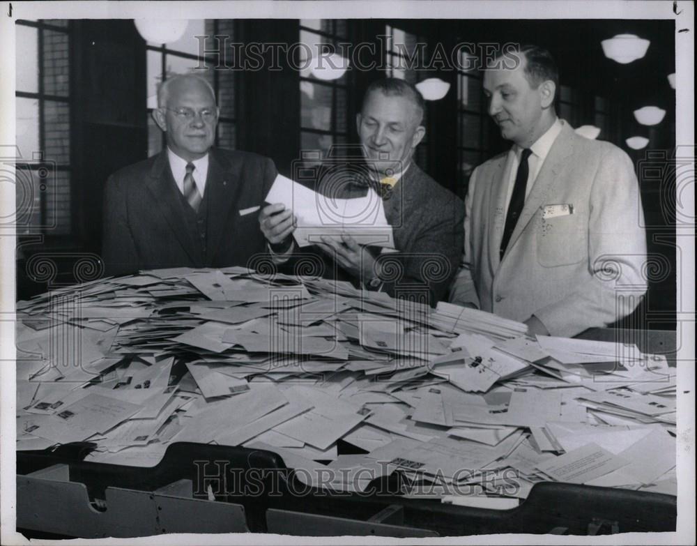 1959 Press Photo Edward BakerHenry Kusisto Kiba mail - Historic Images