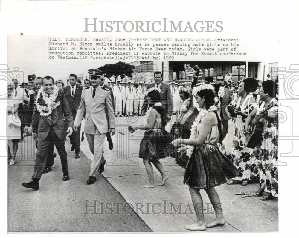 1969 Press Photo Richard M Nixon Honolulu's Hickam - Historic Images