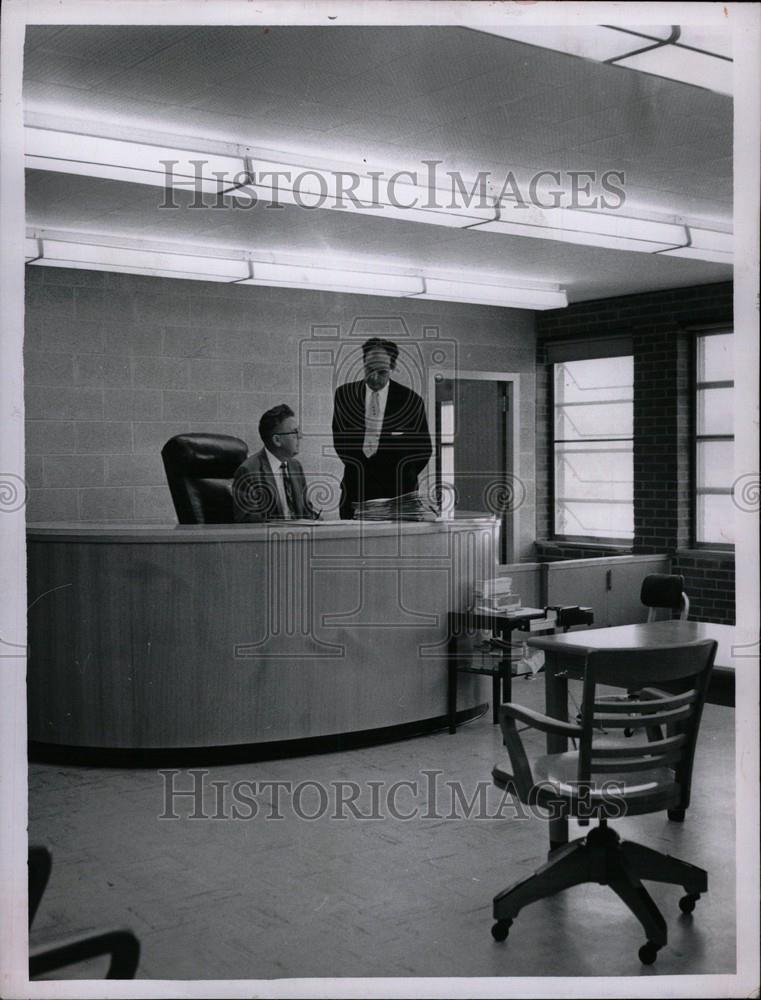 1956 Press Photo Judge Kaufman Parent do not agree - Historic Images