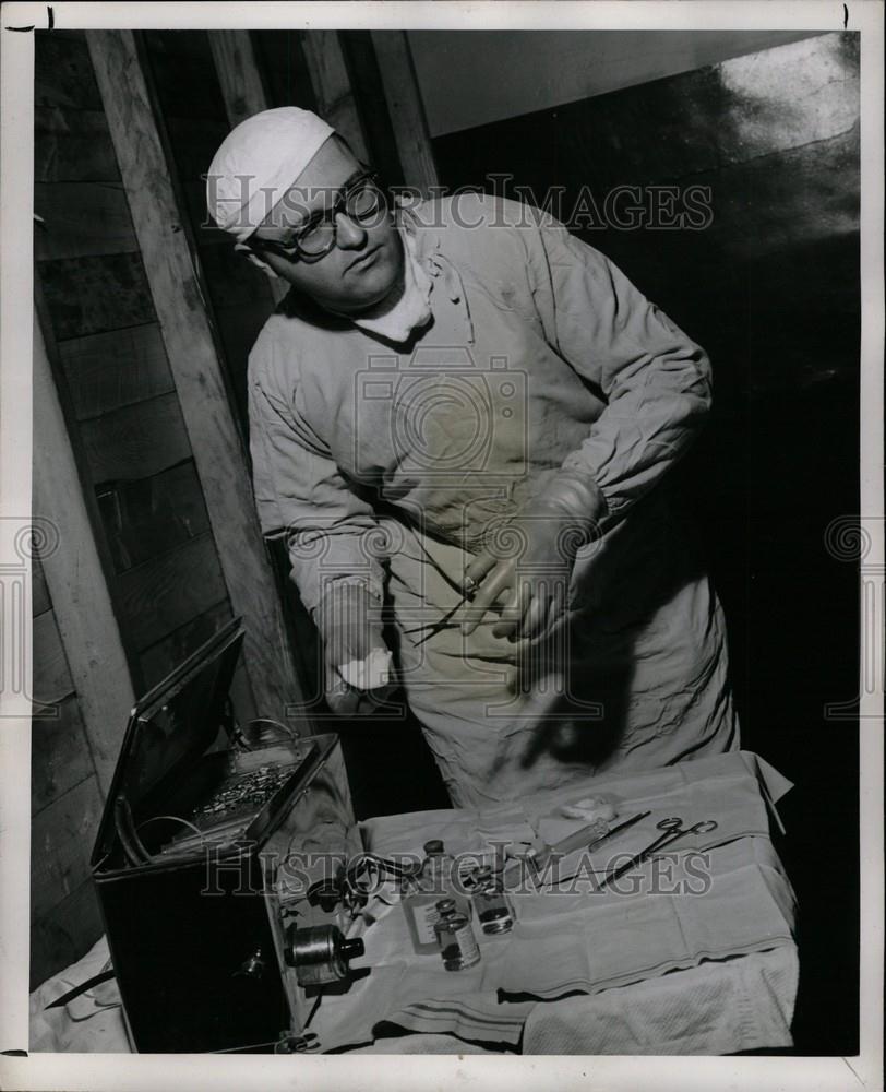 1948 Press Photo Dr. Beers Detroit Physician - Historic Images