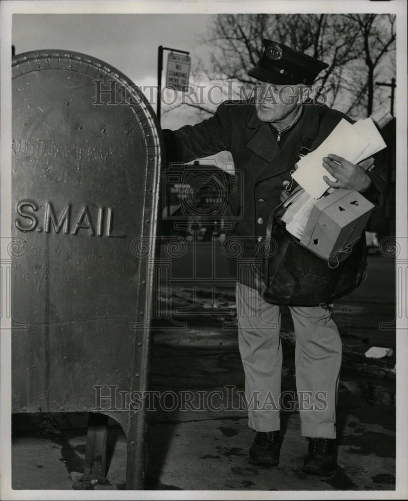 1954 Press Photo Mail Man - Historic Images