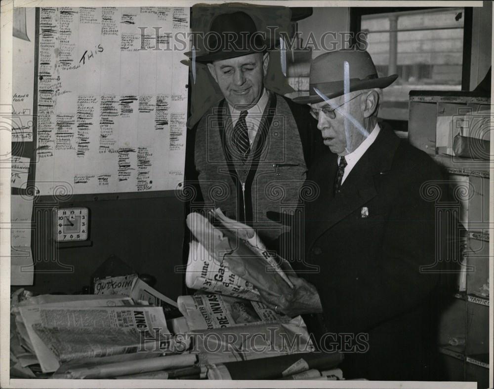 1944 Press Photo William Harbaugh Roscoe Oliver Mook - Historic Images